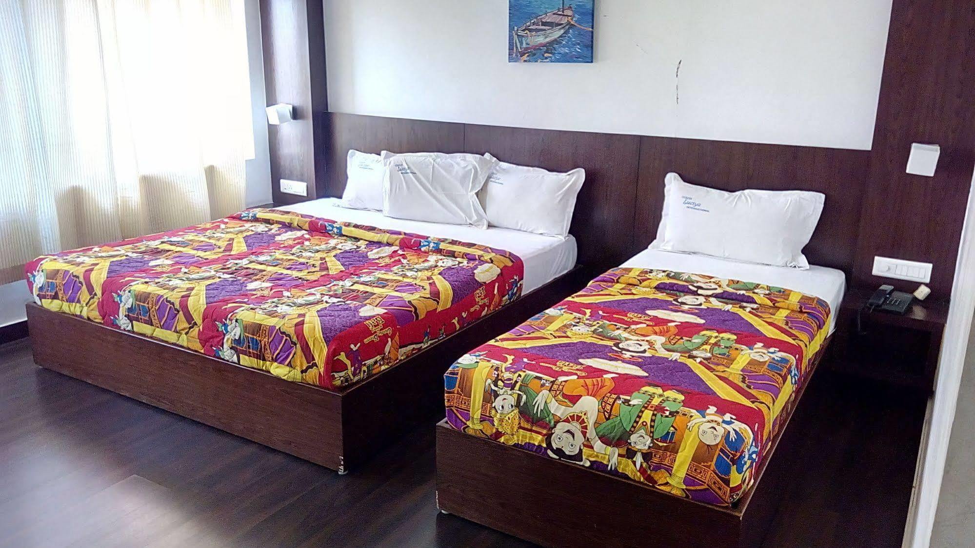 Luciya International Mysore Buitenkant foto