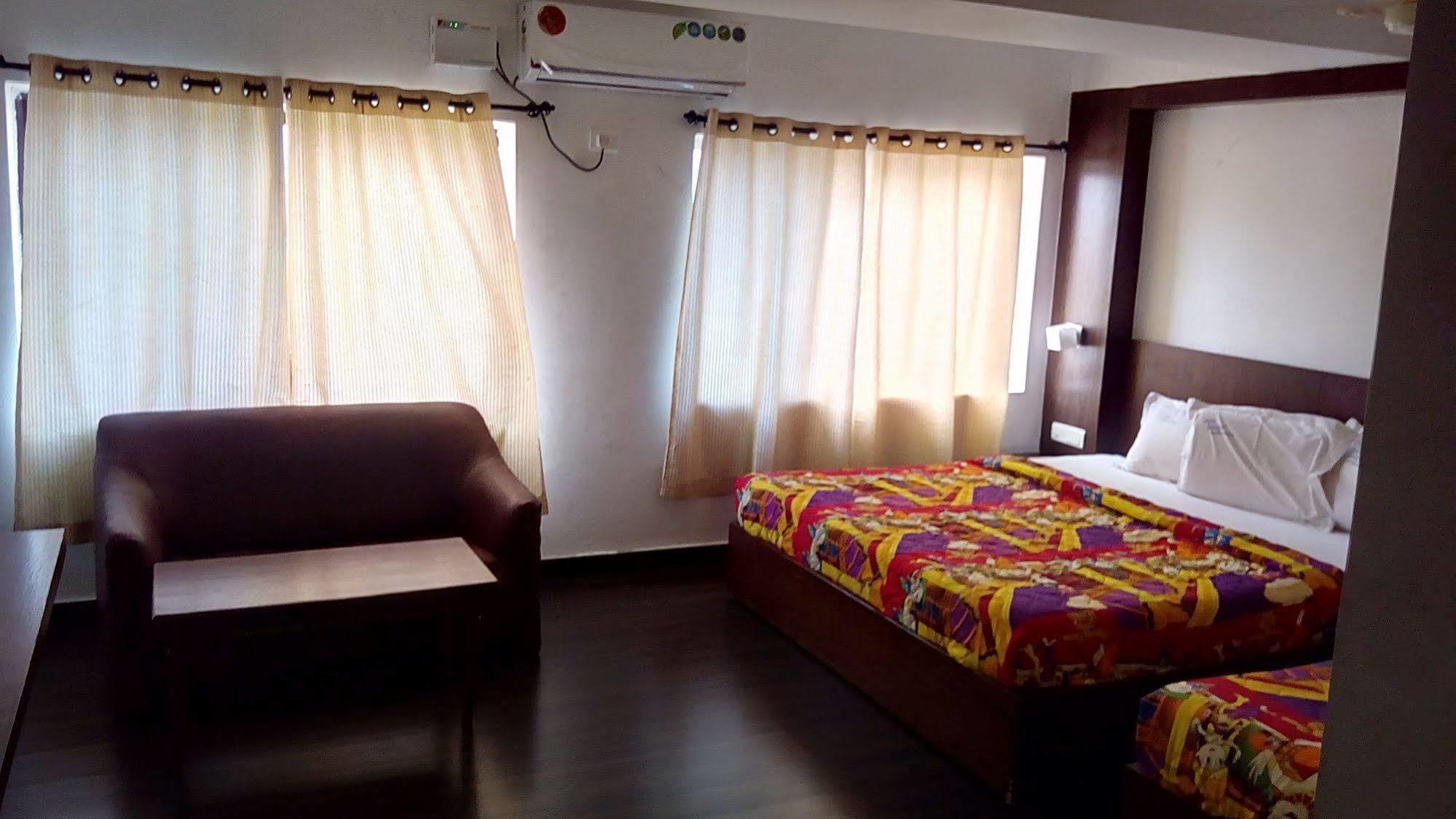 Luciya International Mysore Buitenkant foto